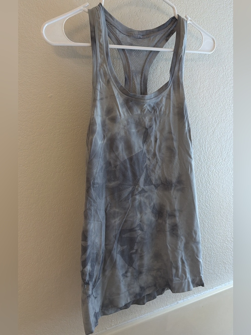 Lululemon Swiftly Tech Gray Tie-Dye Racerback Tank Top - Women's size 4